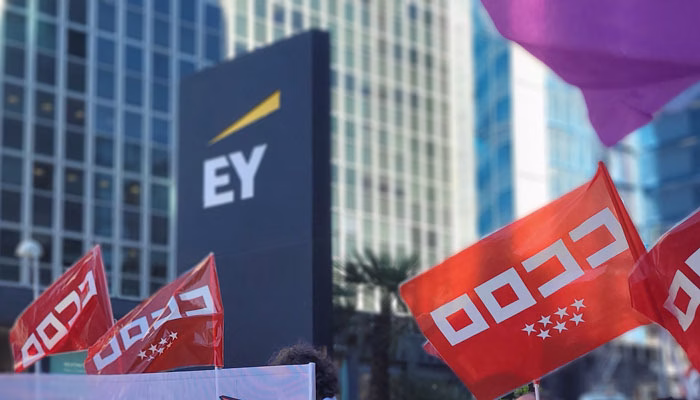 Gran respuesta a la convocatoria de CCOO y UGT frente a las Big Four por un convenio de consultoría digno