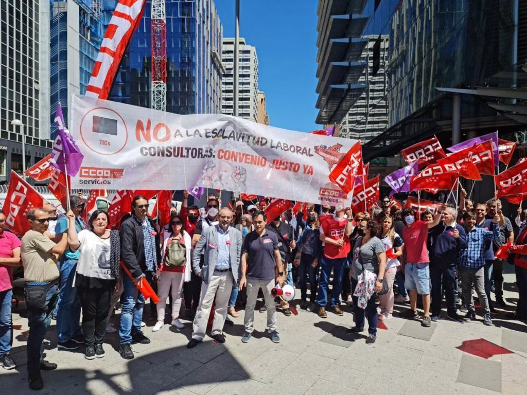 ¡Gran respuesta! a la convocatoria de CCOO y UGT frente a las Big Four por un convenio de consultoría digno
